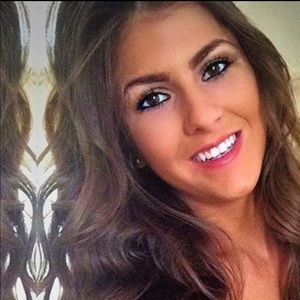 Meet your Posher, Amara