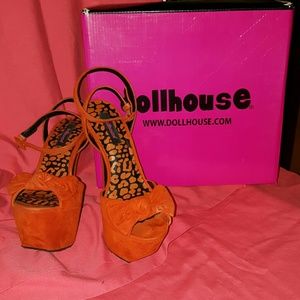 Dollhouse Flaunt Platform Sandal, Orange, 7 M