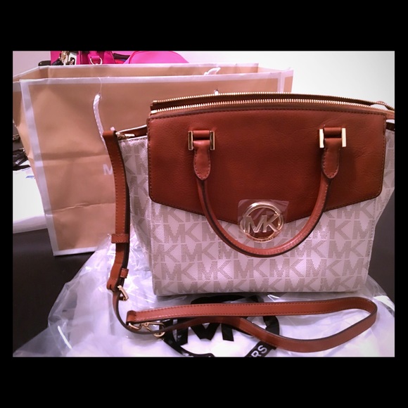 Michael Kors Handbags - 💥SOLD💥Auth NWT MK Vanilla Lg Satchel