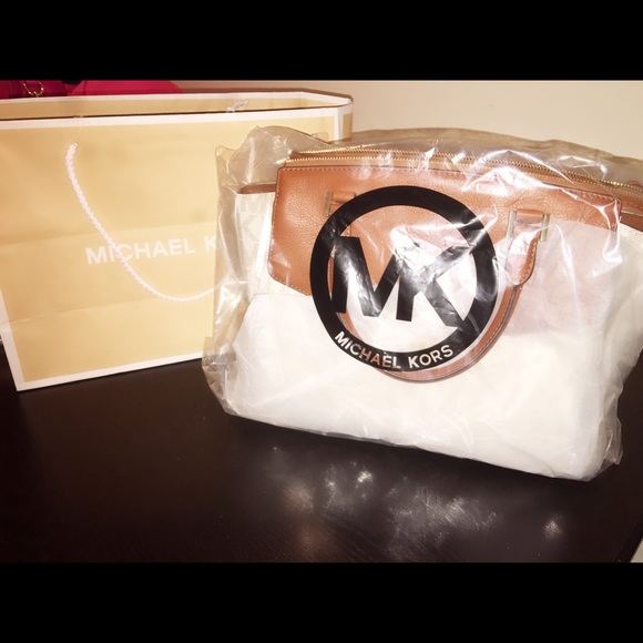 💥SOLD💥Auth NWT MK Vanilla Lg Satchel - Picture 2 of 4