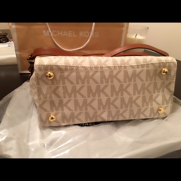 💥SOLD💥Auth NWT MK Vanilla Lg Satchel - Picture 4 of 4