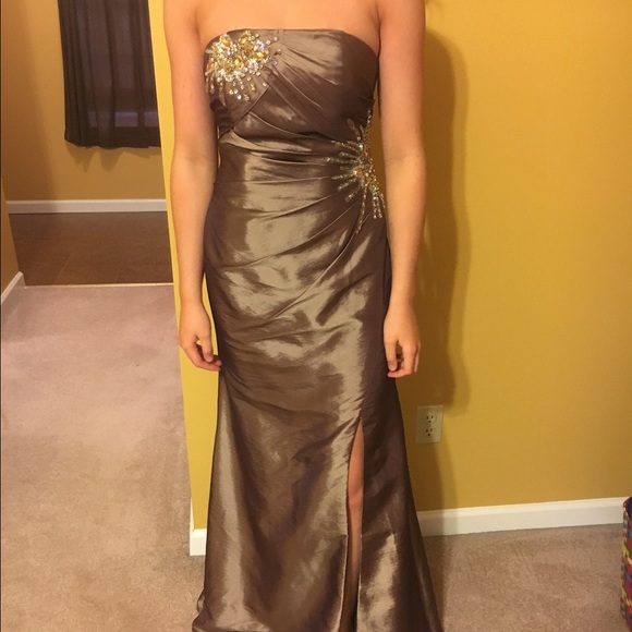 HOMECOMING/PROM DRESS - Picture 1 of 4