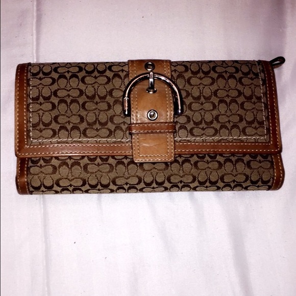 AUTHENIC coach wallet - slightly used