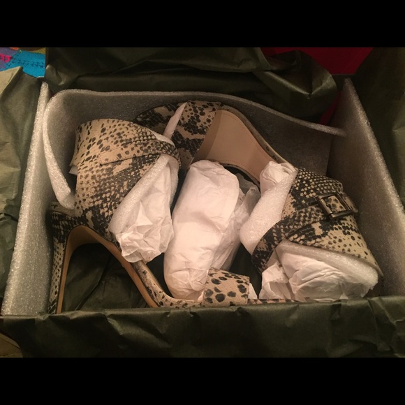 SALE!!! Vince Camuto "Tarma" - Picture 4 of 4