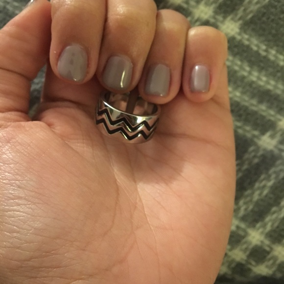 BCBGeneration silver Aztec style zig zag ring - Picture 5 of 8