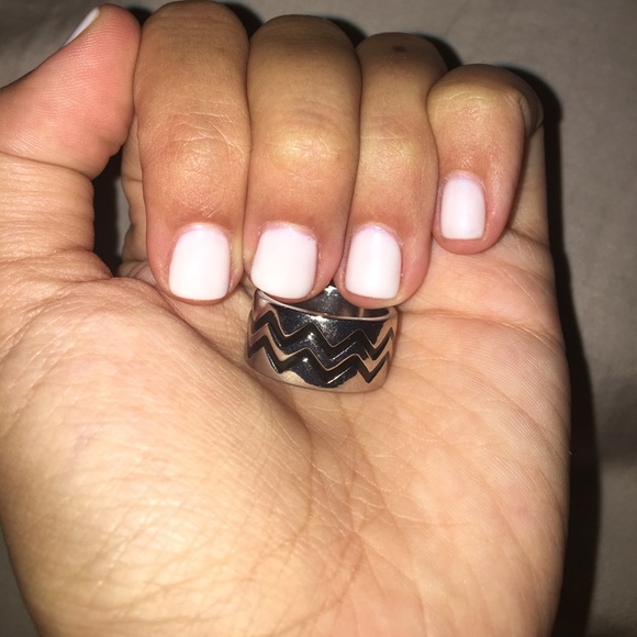 BCBGeneration silver Aztec style zig zag ring - Picture 7 of 8