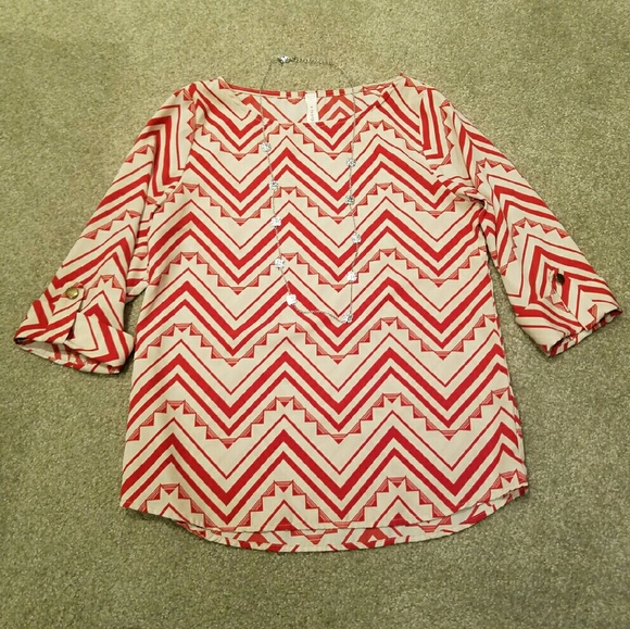 Red chevron top