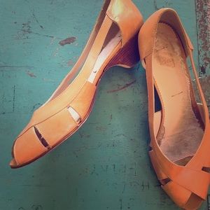 Vintage leather pumps