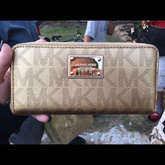 Michael Kors Purse & Wallet - Picture 3 of 4