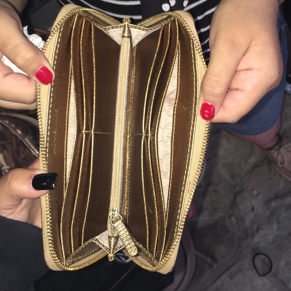 Michael Kors Purse & Wallet - Picture 4 of 4