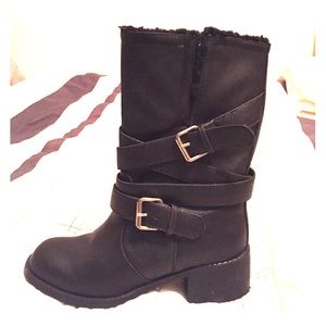 Leila Stone black fur-lined boots.