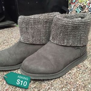 Grey boots