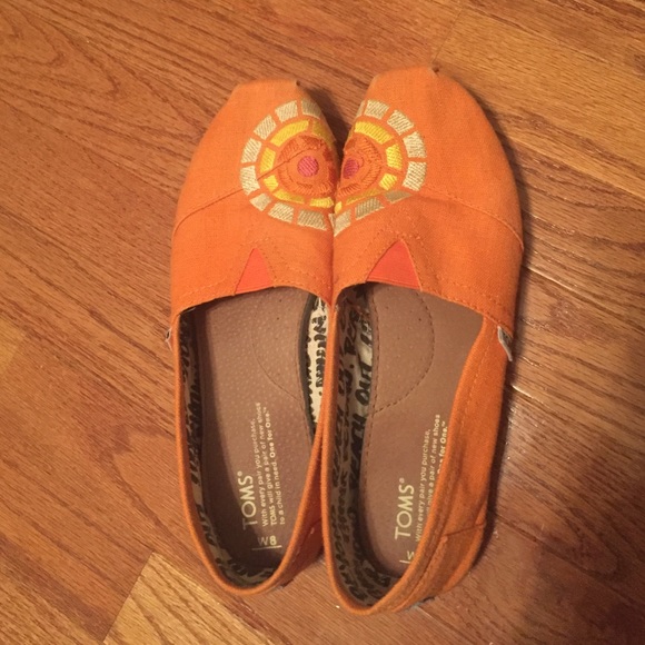 TOM'S Shoes