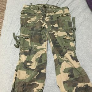 sporty camo capris