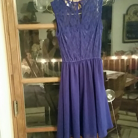 Dress - Picture 3 of 3