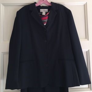 Evan Picone Suit, 2 pieces, fully lined, NWOT.