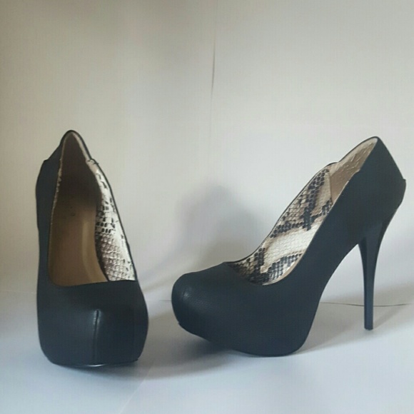 5" Black pumps