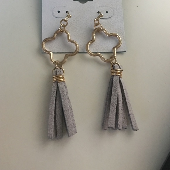 Gold pendant earrings with gray tassels - Picture 2 of 2