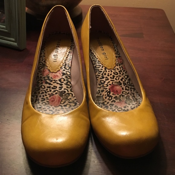 Vintage yellow heel - Picture 1 of 3