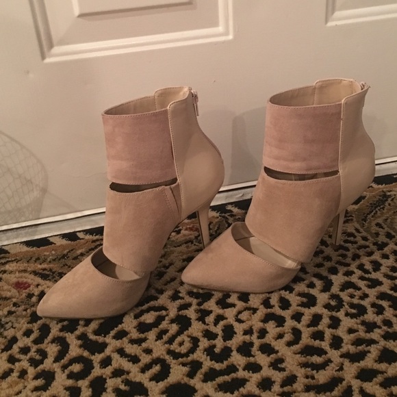 Point toe beige heel