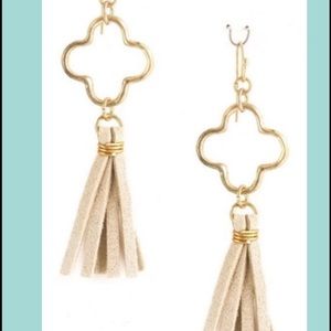 Gold pendant with ivory tassel earrings