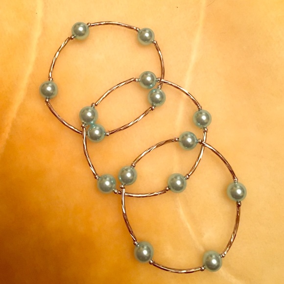 Silver pearl bracelet