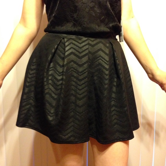 Joe Benbasset Mini skirt🌝🔥 - Picture 2 of 4