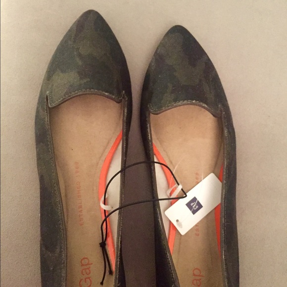Gap military print flats!
