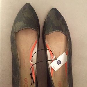 Gap military print flats!