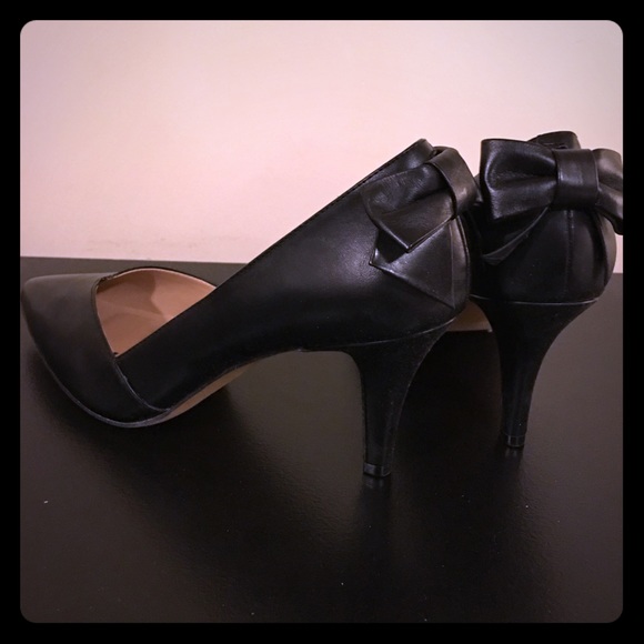 Black pointed toe pumps