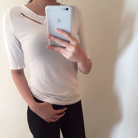 MOVING SALE (-2/5) White distressed elastic tshirt - Picture 2 of 4