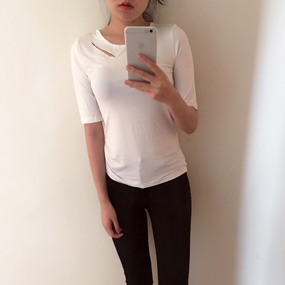 MOVING SALE (-2/5) White distressed elastic tshirt - Picture 3 of 4