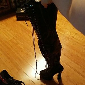 Hot Topic Size 8 Black Vinyl Thigh-Highh Boots