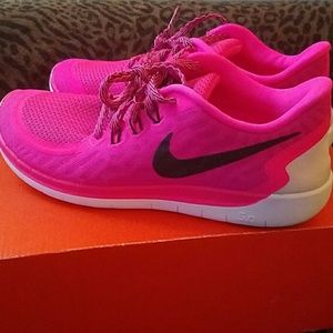 💕PINK Nike Free Run 5.0 💕