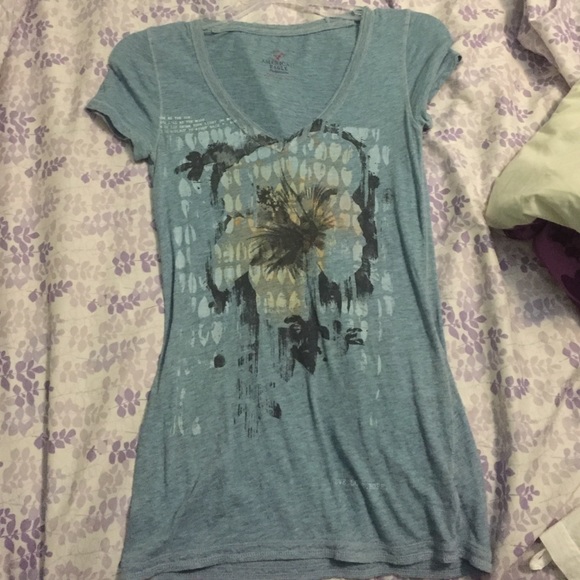 V-neck Hawaiian flower t-shirt