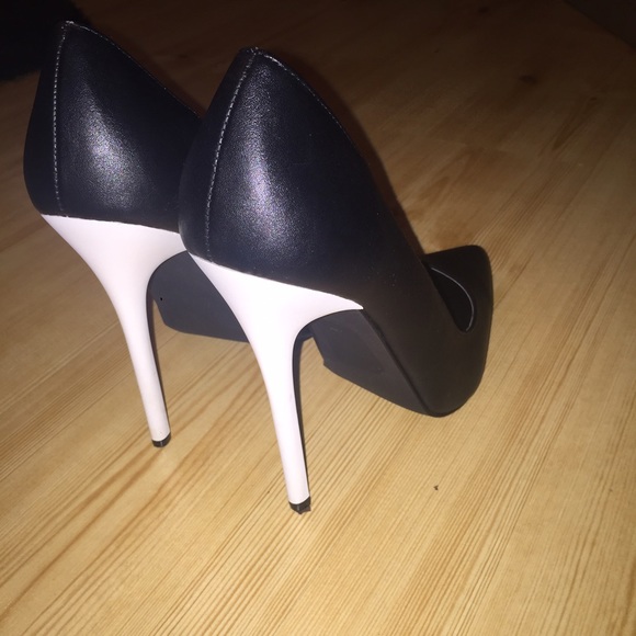 Nasty Gal "How High" Black and White Pump - Picture 2 of 4