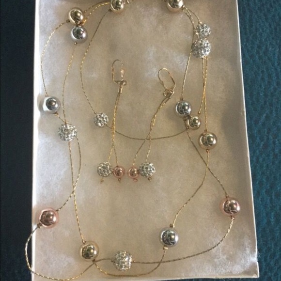 Necklace with earrings set