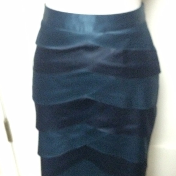 Soo lee green blue straight skirt s-m NWT