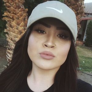 Meet your Posher, Leslie