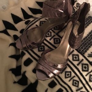 Sam & Libby pewter heels