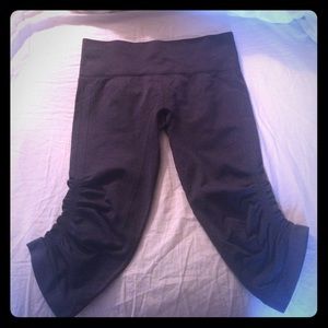 Gray lulu lemon crops size 8