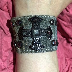 IRIDESCENT STUDDED CUFF