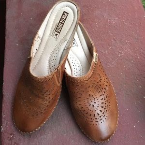 Pikolinos Bariloche slip-ons in Brandy (sz 37)