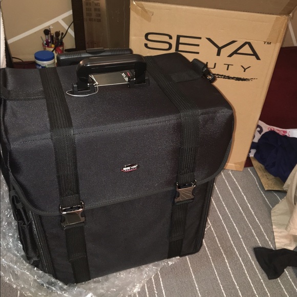❌SOLD❌ Seya Beauty makeup train case - Picture 2 of 4