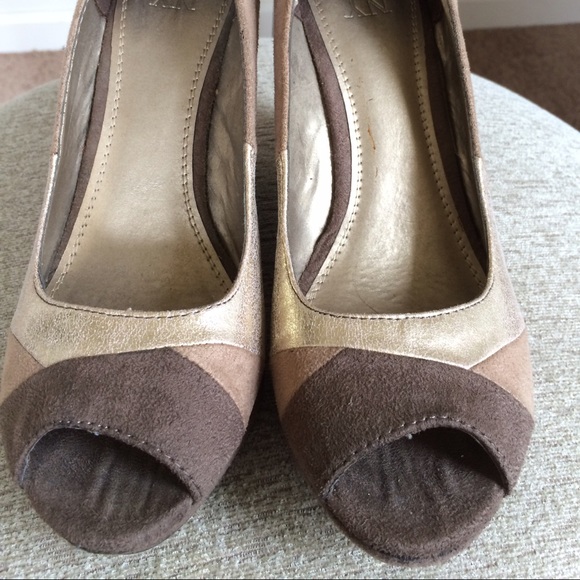 NY&Eco peep toe wedges