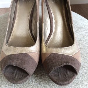 NY&Eco peep toe wedges