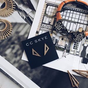 {HP} •CC Skye• gold ear crawler earrings