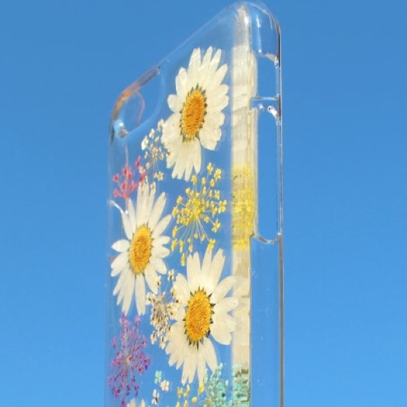 Handmade pressed dried flower phone case - Picture 4 of 5