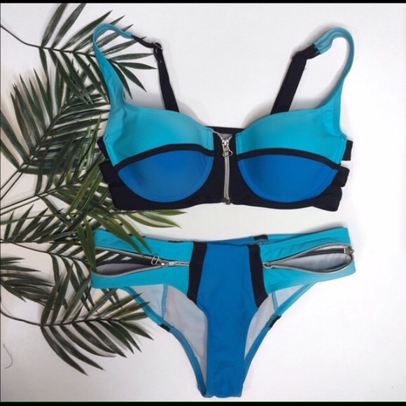 Bikini - Picture 1 of 2