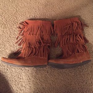 Minnetonka fringe boots